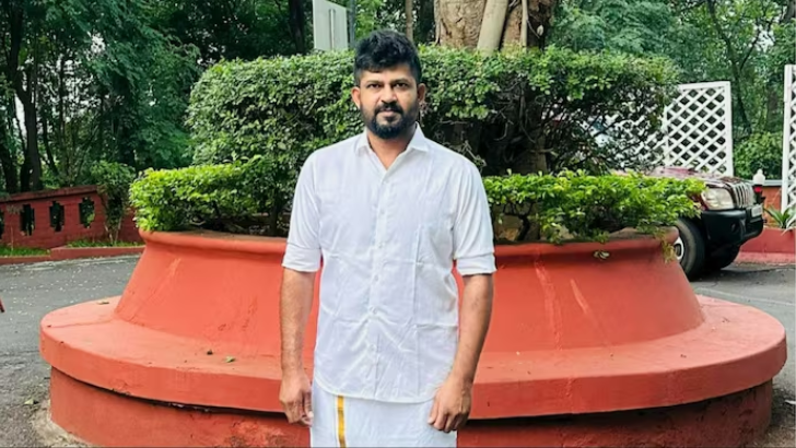 https://www.salarnews.in/public/uploads/images/newsimages/maannewsimage14092025_005607_Pratap Simha .png